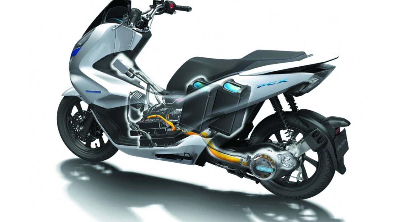 Japońska Wielka Czwórka testuje wymienne baterie w motocyklach elektrycznych